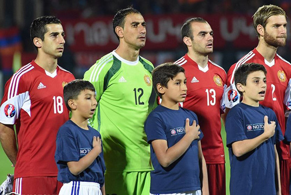 Henrikh Mkhitaryan (L) and other Armenia players sing the national anthem before a Euro 2016 qualifying match against Albania in Yerevan on October 11, 2015 (Source: Photolure)