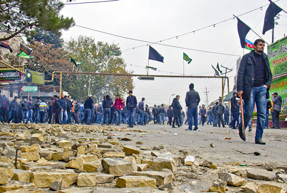 Residents of Nardaran, near Baku, protest after a deadly skirmish with police (Source: Famil Mahmudbayli / RFE/RL)