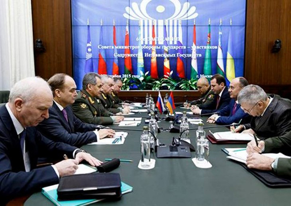 Russian Defense Minister Soygu meeting with Armenian Defense Minister Ohanian (Source: Massis Post)