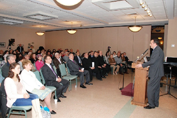 Permanent Representative Robert Avetisyan delivering his speech at the event dedicated to the Armenian pogroms in Baku. (Source: Public Radio of Armenia) 