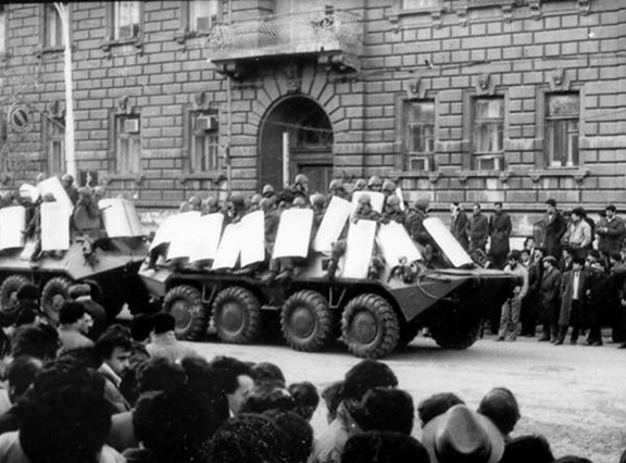 Azeri troops with tanks in the streets of Baku (Source: Public Radio of Armenia)