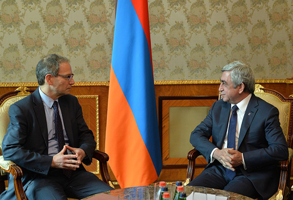 President Serzh Sarkisian and Charles Kupchan, the Special Assistant to the U.S. President and National Security Council Senior Director for Europe. (Source: Public Radio of Armenia)