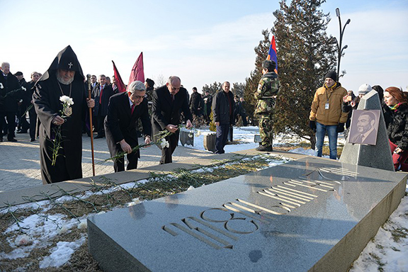 Paying tribute at Commander Vazgen Sargsyan's grave. (Source: Public Radio of Armenia) 