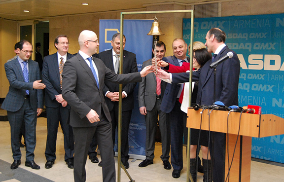 Various members of international organizations, financial institutions, and dignitaries at the opening ceremony. 