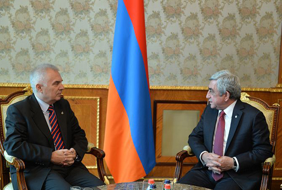 Ambassador Peter Switalski with President Serzh Sarkisian. (Source: Armenpress)