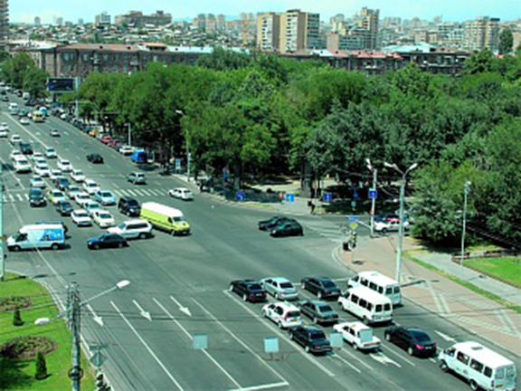 Image from a busy street in Yerevan. (Source: Arka)