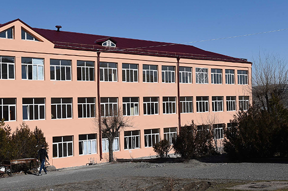 Oshakan School