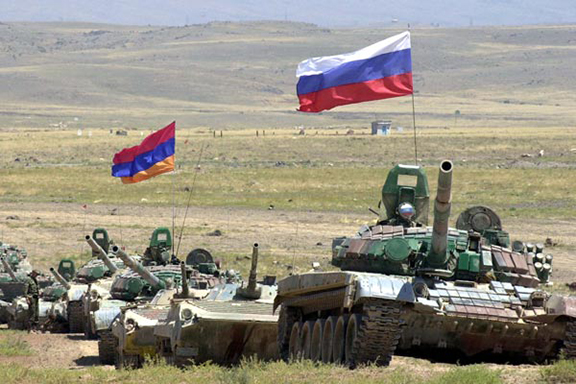 Russian and Armenian military tanks. (Source: Public Radio of Armenia) 