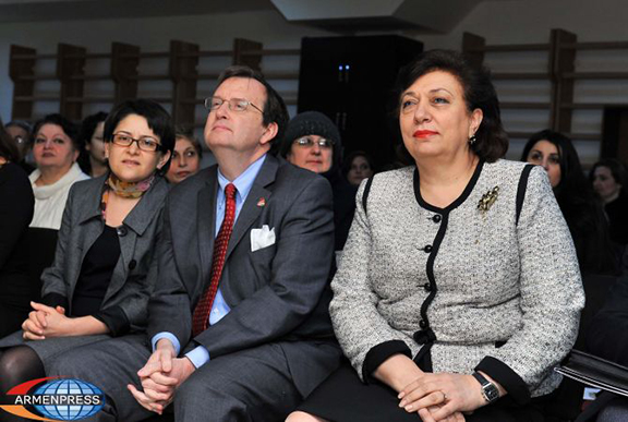 US Ambassador to Armenia Richard Mills and Diaspora Minister. Hranush Hakobyan at the opening ceremony of the "Arevik" Center for children and adults with disabilities. (Source: Armenpress) 