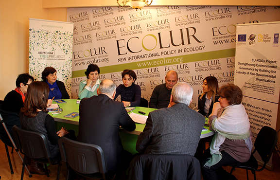 ATP organized a roundtable discussion on the role of environmental education
and awareness raising in Armenia following the global climate change agreement reached Paris.