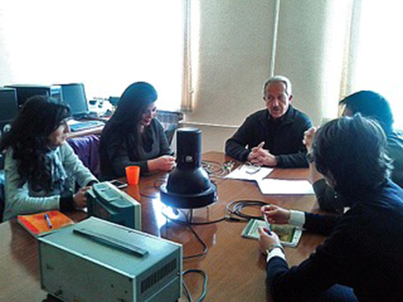 Physics Lecturer Ara Daryan with Armenian master’s program physics students at Yerevan Physics Institute / AANL