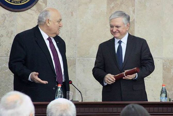 Yerevan State Rector awarding Minister Nalbandian. (Source: Armenpress) 