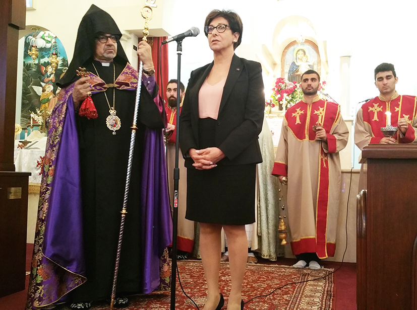 Dr. Frieda Jordan addressing the congregants, next to Arch. Moushegh Mardirossian. (Photo: ABMDR)