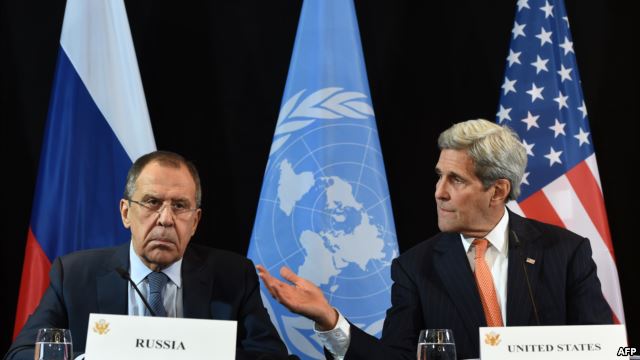 GERMANY -- US Secretary of State John Kerry (R) gestures beside of Russian Foreign Minister Sergei Lavrov (L) during a news conference after the International Syria Support Group (ISSG) meeting in Munich on February 12, 2016. / AFP / Christof STACHE