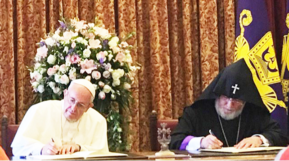 Pope Francis and Catholicos Karekin II sign joint declaration