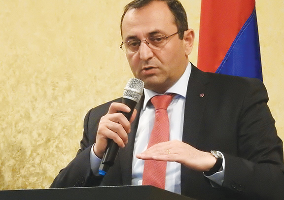 Economy Minister Artsvik Minasyan addresses ARF Western US reception