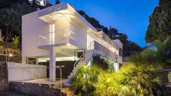 Eileen Gray’s Villa E-1072, in southern France, is one of nine recipients of a Getty Foundation Keeping It Modern grant for 2016. (Photo: Manuel Bougot/Getty Foundation)