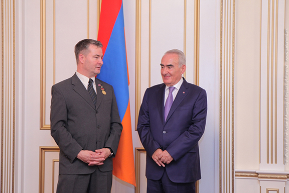 Armenia's National Assembly Speaker Galust Sahakyan (right) met with Bundestag MP Albert Weiler on Monday, August 29. (Photo: Parliament.am)