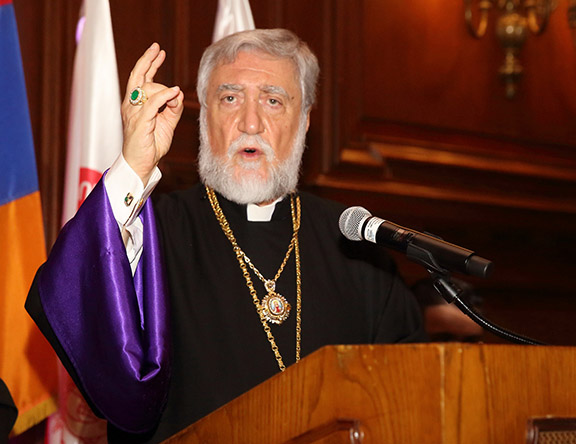 Catholicos Aram I addresses the banquet