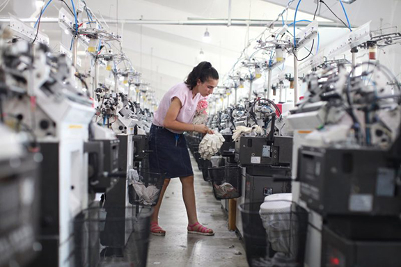 A woman at work at the huge glove factory in Choratan, a village near the Armenia and Azerbaijan border. (Source: hai-khana.org)