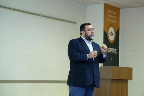 Ruben Vardanyan speaking at AUA (Photo: AUA)