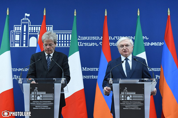 Armenian Prime Minister Edward Nalbandian with Italian counterpart Paolo Gentiloni at press conference in Yerevan on Nov. 8, 2016 (Photo: Photolure)