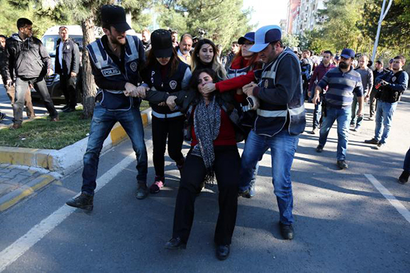 Police detain Sebahat Tuncel, co-chair of the pro-Kurdish Democratic Regions Party (DBP), during a protest against the arrest of Kurdish lawmakers, in Diyarbakir, Turkey on Nov. 4, 2016. (Photo: Reuters/Sertac Kayar)