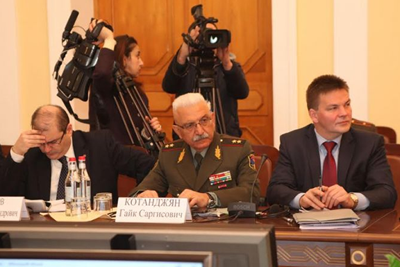 Lieutenant General Hayk Kotanjian (center)